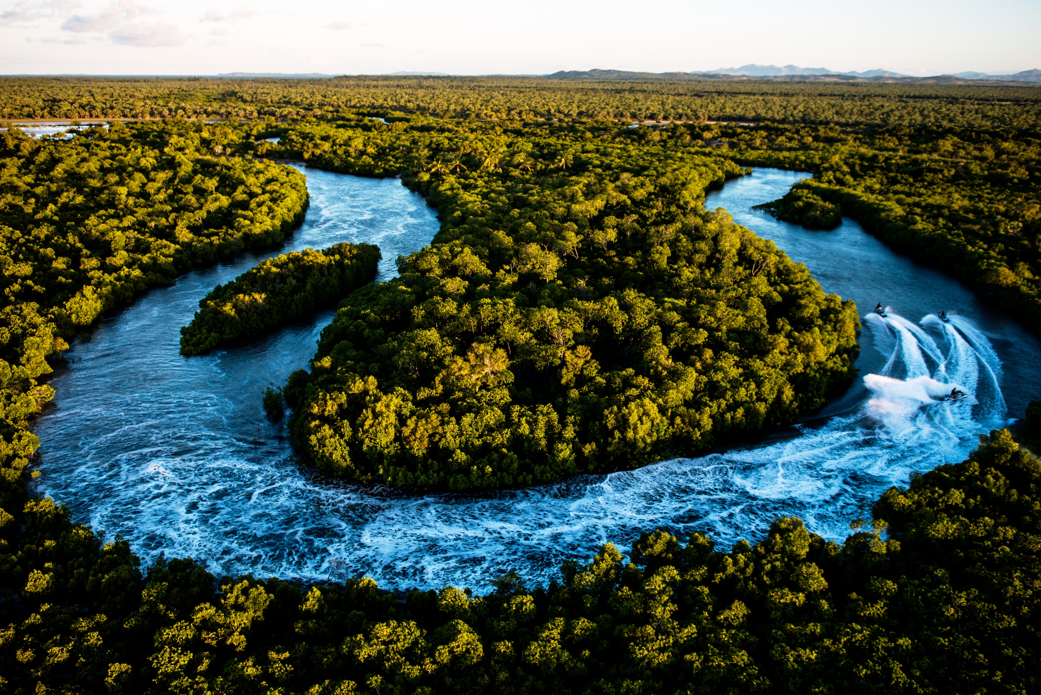 Реки и озера интересно. Река Мангоки Мадагаскар. Река Бецибука Мадагаскар. Остров Мадагаскар реки. Река Мангуру.